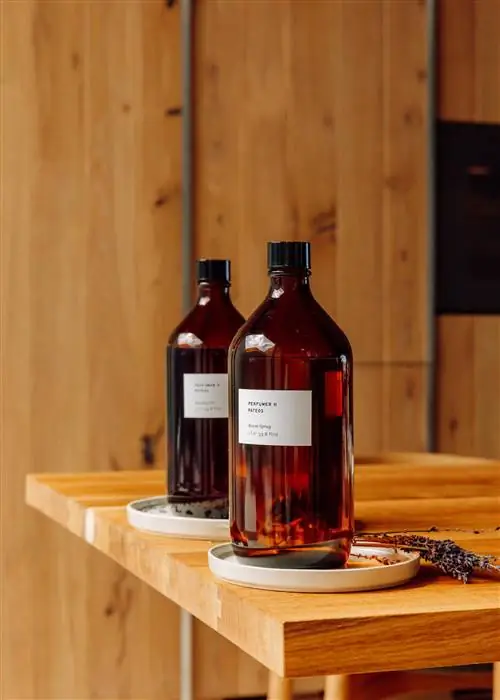 Два флакона парфюмерной эссенции