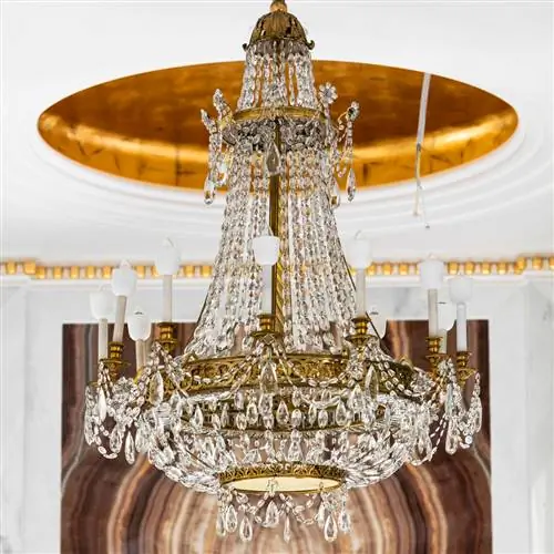 Это новый отель FOUR SEASONS в Мадриде. Мы путешествуем по новому центру CANALEJAS