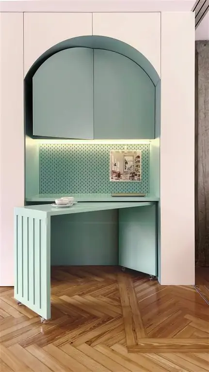 Разноцветный дом в мадридском районе Лавапис, вдохновленный образами фильма «Париж, Техас»