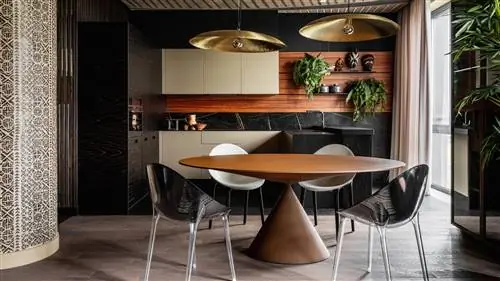 Это смелая реформа, которая оправдывает темные тона, дерево и этническое вдохновение