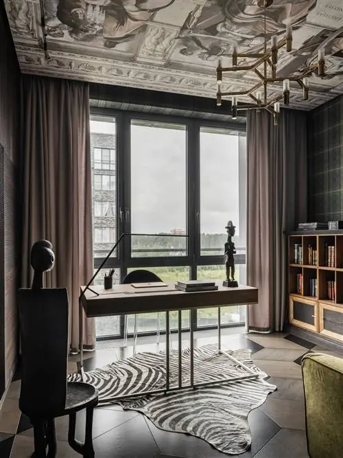 Это смелая реформа, которая оправдывает темные тона, дерево и этническое вдохновение