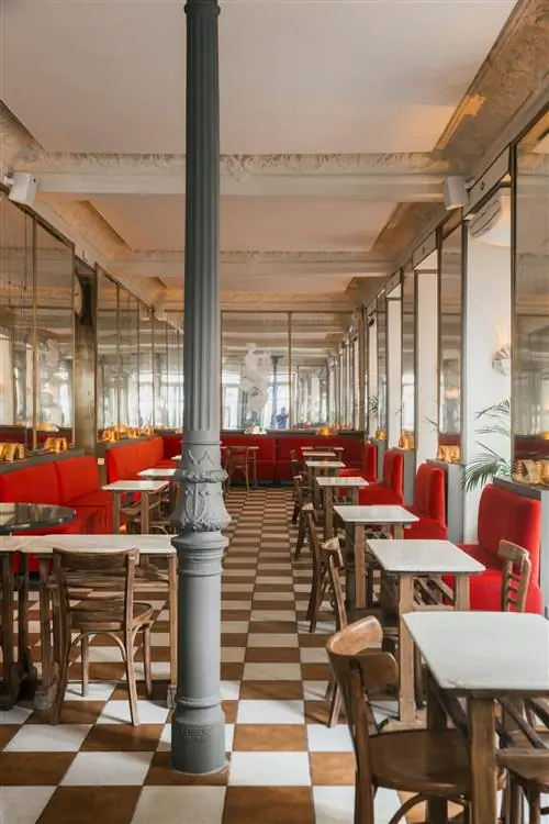 Художественный круг сдается Леону Лёвентрауту, одному из самых молодых и востребованных современных художников