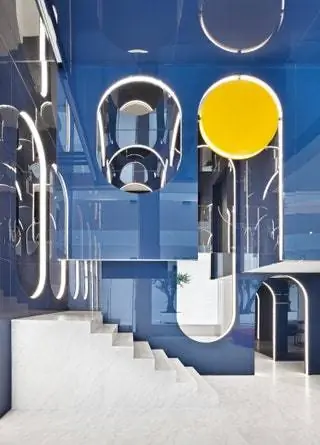 Продукт «Люкс» предлагает высочайший глянец и идеальное отраженное изображение, что позволяет вам играть с объемами и придавать…