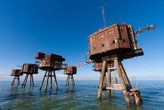 дома с ногами в воде