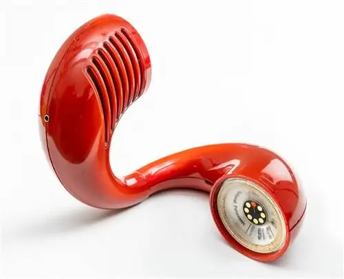 старинное красное пластиковое радио