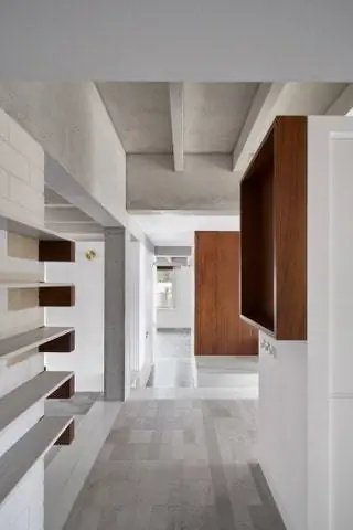 И конструкция, и большинство материалов, используемых в строительстве, остаются открытыми и без покрытия…