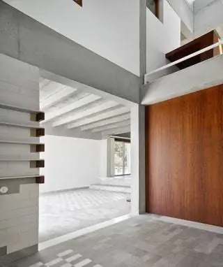 «Другое требование заключалось в том, чтобы максимально избегать технического обслуживания. Особенно вне здания. Для этого…