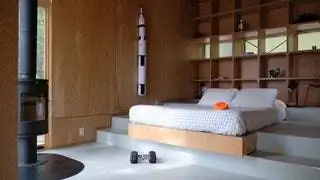 Это были «особые потребности» отношений трех «концептуальных семени хижины, которые являются «Не позволяй мне быть…