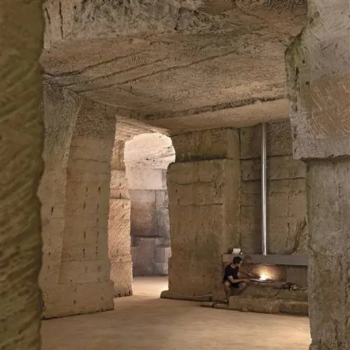 BRILLIANCES and BRICKS Драгоценный камень в карьере на МЕНОРКЕ