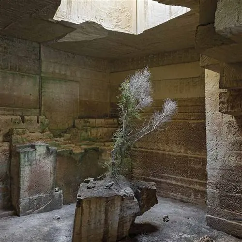 BRILLIANCES and BRICKS Драгоценный камень в карьере на МЕНОРКЕ