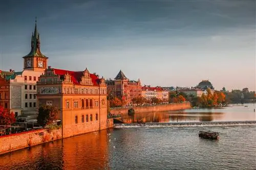 Чехия город с рекой