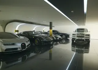 Список автомобилей коллекции продолжает Bugatti Chiron Lamborghini Aventador Rolls Royce Cullinan Chevrolet Camaro…