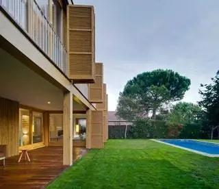 Что касается используемых критериев устойчивости, новый фасад, расположенный в пристройке,…