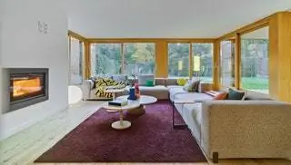 Первоначально в доме был цокольный и второй этажи, а также разделенное распределение, где интерьер не…