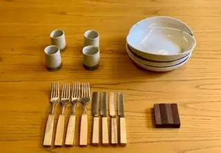 Все элементы гладкие, без узоров, что дает свободу при их комбинировании, возможность замены…