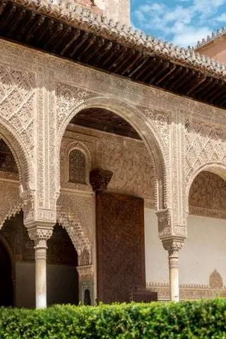 Таким образом, четвертое издание Премии Cervezas Alhambra Award for Emerging Art дало старт конкурсу, который…