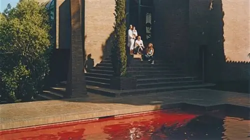 AD проникает исключительно в семейную крепость Рикардо Бофилла в Мон-расе