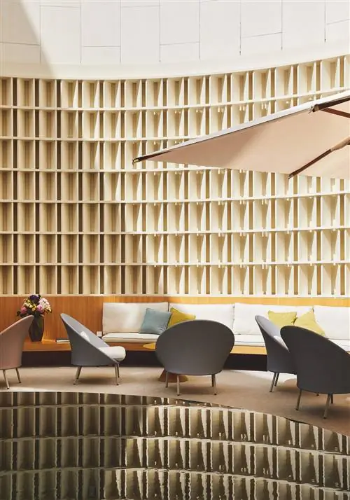 Хайме Айон Картье Терраса в бруталистском здании