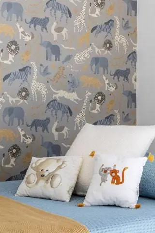 Текстиль в оттенках, похожих на обои, был приобретен в Zara Home