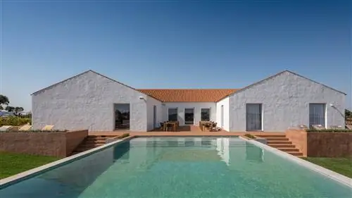 Португальское мастерство, итальянский дизайн и будущее здание Айреса Матеуса - это отель в Алентежу, который претендует на…