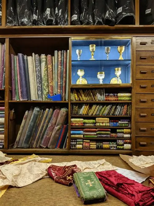 Gammarelli, церковное ателье, которое уже 200 лет одевает Папу Римского и всю римскую курию