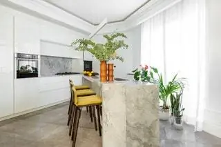 Наш клиент и уже подруга Соня сказала нам, что хочет, чтобы мы спроектировали пространство, где она могла бы готовить в…