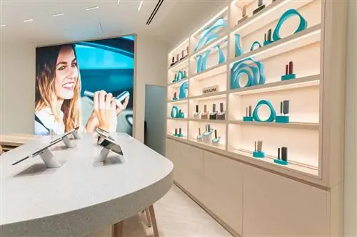 Теплый минимализм с цветовыми оттенками в новом магазине IQOS в Фуэнкаррале