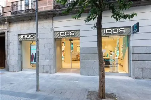 Теплый минимализм с цветовыми оттенками в новом магазине IQOS в Фуэнкаррале
