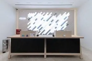 Новый магазин IQOS также предлагает специализированные консультационные услуги и продажу устройств и аксессуаров для…