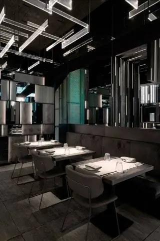 Иммерсивное пространство с двумя этажами, центральная световая инсталляция в сочетании со световой геометрией создает…