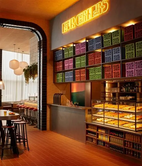 Это новый The Hoxton Barcelona, отель с бассейном, такерией, винодельней и лучшей крышей в городе
