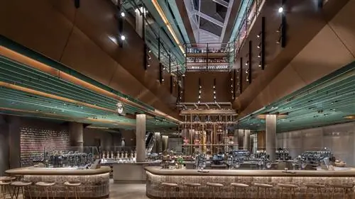 Самый большой в мире STARBUCKS открывается в Чикаго
