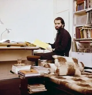 «Это скорее атмосфера, чем что-либо еще, это поэзия, это мечта», - сказал Карл Лагерфельд в журнале Vogue в 1974 году…