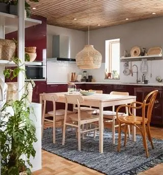 Это интерпретация IKEA классического стула Thonet из гнутой древесины. Впервые он появился в…