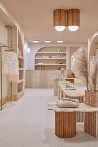 Арочные перегородки, натуральный камень, бетонные блоки, терракотовая плитка и натуральный ротанг составляют эту вселенную Арочные перегородки, натуральный камень, бетонные блоки, терракотовая плитка и натуральный ротанг составляют эту вселенную