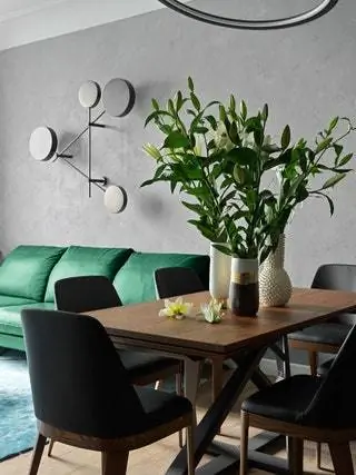 Дубовые полы Finex, двери и шкафы New Interior, коврик для бассейна Jrôme Botanic и шторы Loffilab