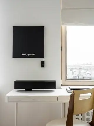 Дизайн дамской комнаты имеет архитектурный оттенок, так как напоминает здания эпохи Баухауза». Детали…