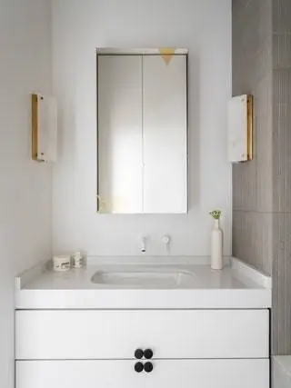 Для дизайнера интерьера не существует мелких деталей «от фасада здания до дверной ручки». Ванная комната такая же…