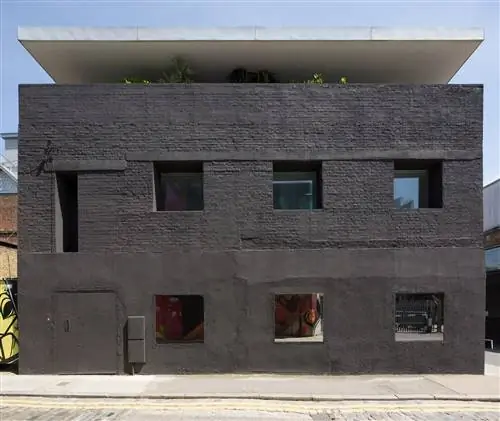 «Грязный дом» художников Сью Вебстер и Тима Нобла в Лондоне