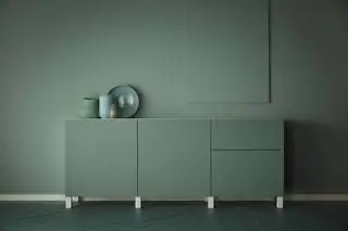 А если покрасить стены под цвет мебели, то на этом изображении из каталога Ikea мы нашли…