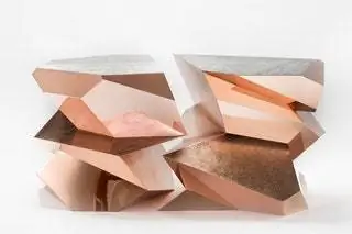 Стол Rectangular Folds - еще один предмет, представленный братьями Гарридо