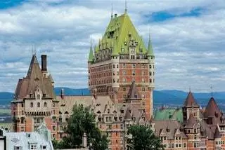 Замок Фронтенак был спроектирован архитектором Брюсом Прайсом для компании Canadian Pacific Railway в конце… Замок Фронтенак был спроектирован архитектором Брюсом Прайсом для компании Canadian Pacific Railway в конце…