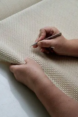 Вдохновленная техниками ручного ткачества и гобеленами, новая коллекция сочетает в себе неровности и грубость…