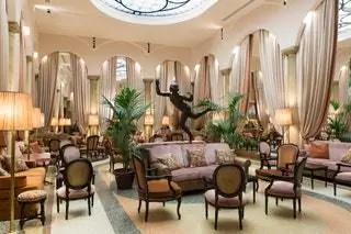 Лаундж отеля Grand Hotel et de Miln - одно из двух помещений, дизайн интерьера которых был обновлен компанией Dimorestudio