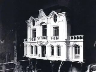 На Осеннем салоне 1912 года архитектурная инсталляция под названием Maison Cubiste, работа Раймонда…