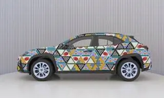 Инфанте персонализировал Lexus UX серией магнитных наклеек, которые можно приклеивать, как паззл, на…