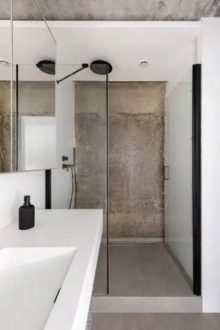 Сочетание грубого и изысканного характеризует весь проект