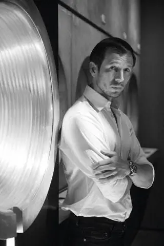 Чилийский дизайнер Себастин Эрразурис преобразил гостиную на выставке Art Basel Hong Kong 2018