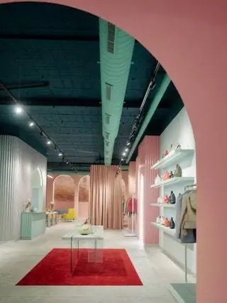 Постоянное использование ярких и радостных пастельных тонов создает стимулирующий визуальный дискурс. Каждый уголок космоса ворует…