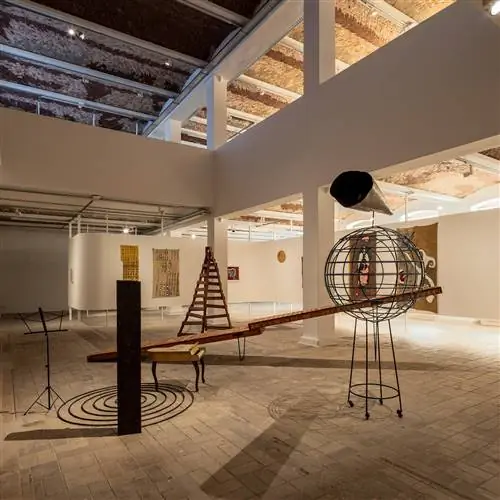 Вид инсталляции «Леонилсон. С 1975 по 1993 год» в KW Institute of Contemporary Art 2020